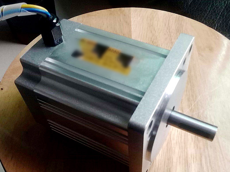 鉆孔機(jī)怎么啟動(dòng)電機(jī)和變頻器？